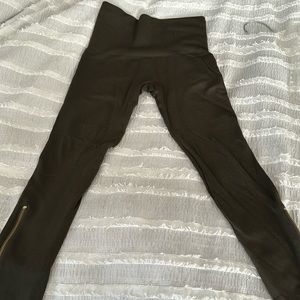 SPANX OLIVE LEGGINGS S/P